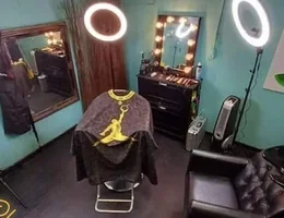 V.I.P. BARBERSHOP LOUNGE