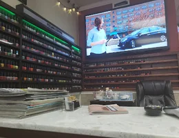 M J Nail Salon