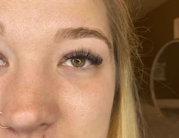 Daintylillashes