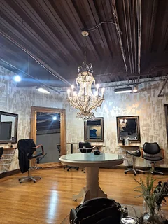 Photo Izzazu Salon, Spa & Blowout Bar - Downtown