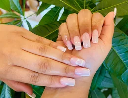 Us Nails and Spa