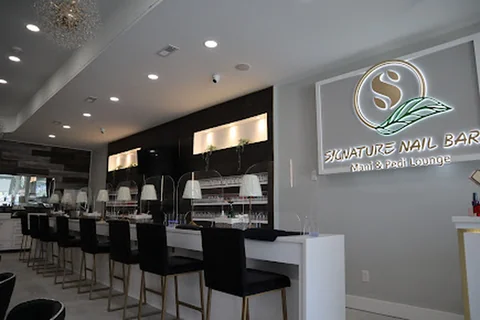 Photo Signature Nail Bar Mani & Pedi Lounge