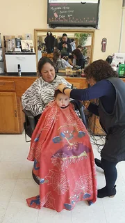 Photo Reyna's Hair & Beauty Salon