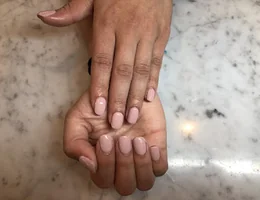 Q Nails & Spa