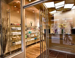 Izzazu Salon, Spa & Blowout Bar - Downtown