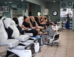 VK Nails and Spa