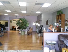 Mia's Salon & Spa