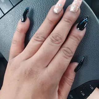 Photo Comfy Nails